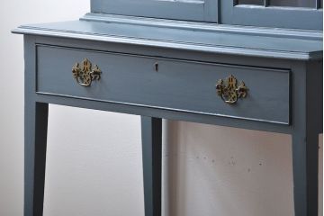 アンティーク家具　アンティークペイント　脚付きキャビネット