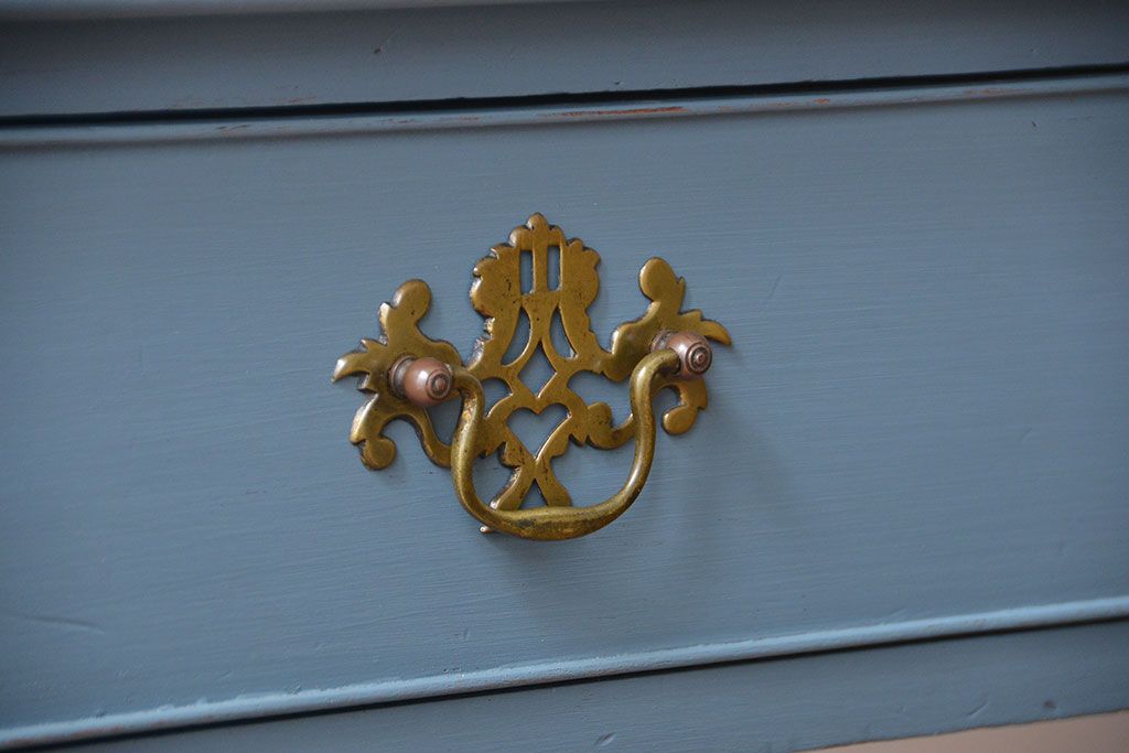 アンティーク家具　アンティークペイント　脚付きキャビネット