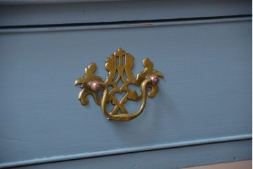 アンティーク家具　アンティークペイント　脚付きキャビネット