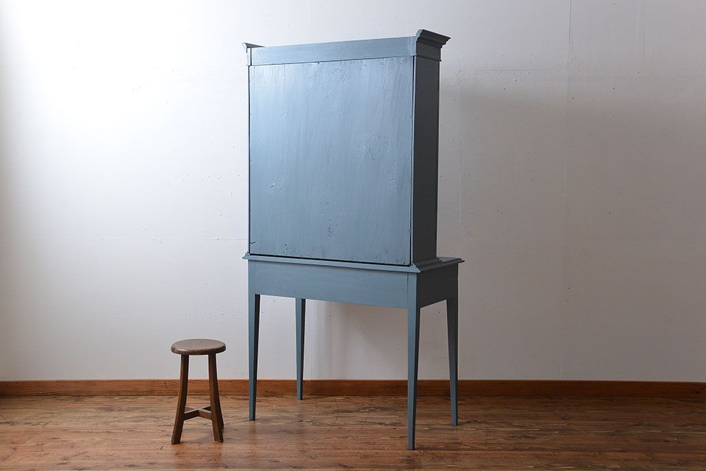 アンティーク家具　アンティークペイント　脚付きキャビネット