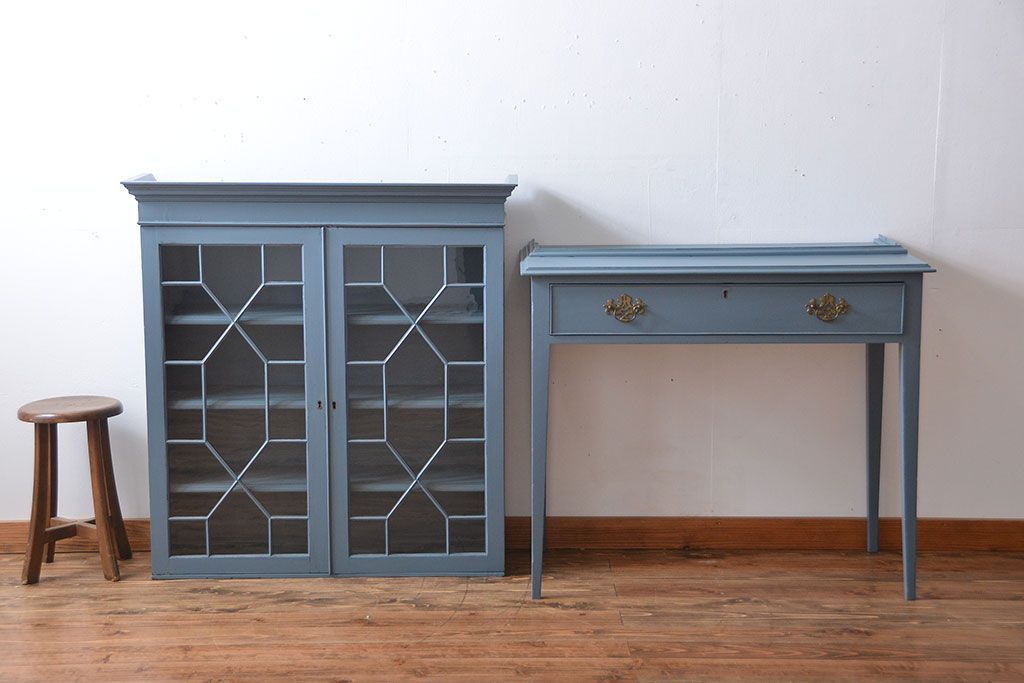 アンティーク家具　アンティークペイント　脚付きキャビネット