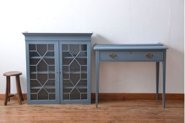 アンティーク家具　アンティークペイント　脚付きキャビネット