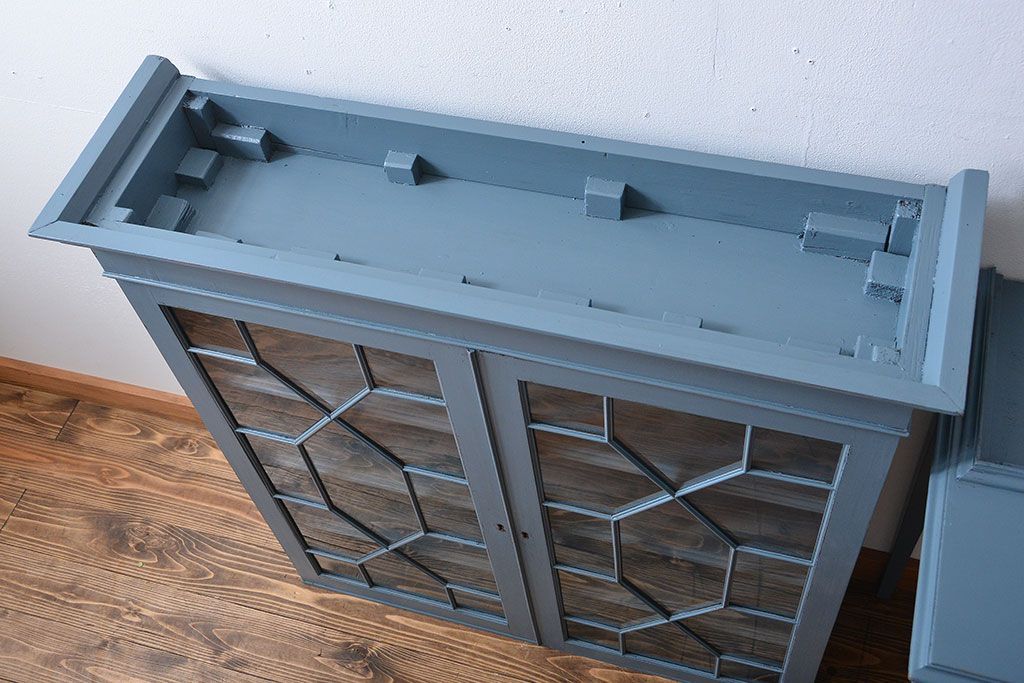 アンティーク家具　アンティークペイント　脚付きキャビネット