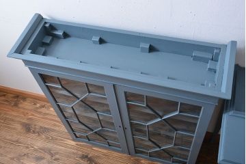 アンティーク家具　アンティークペイント　脚付きキャビネット
