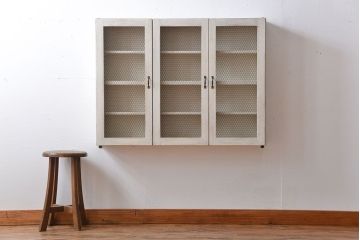 アンティーク家具　アンティークペイント　金網扉のウォールラック
