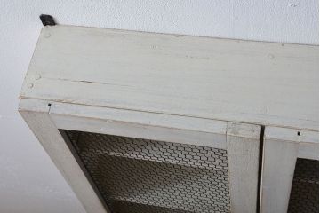 アンティーク家具　アンティークペイント　金網扉のウォールラック