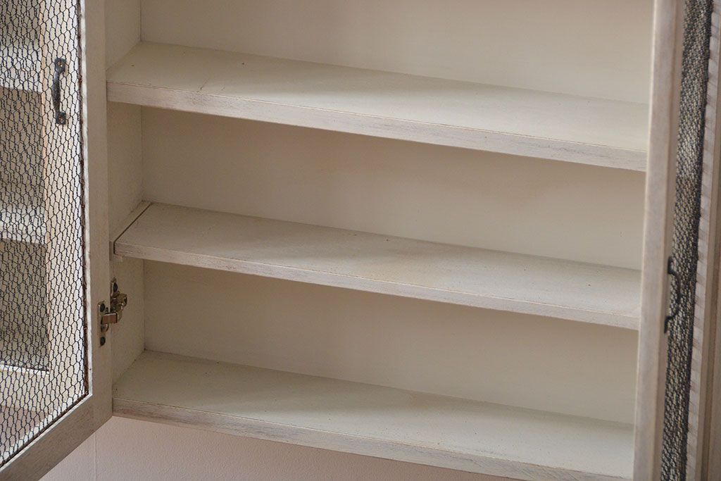 アンティーク家具　アンティークペイント　金網扉のウォールラック