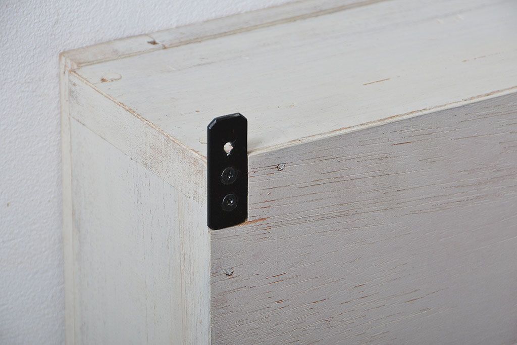 アンティーク家具　アンティークペイント　金網扉のウォールラック