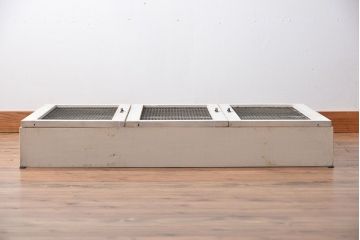 アンティーク家具　アンティークペイント　金網扉のウォールラック