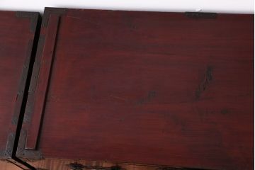 アンティーク家具　古民具・骨董　前面欅材!打ち出し金具の庄内箪笥(時代箪笥)