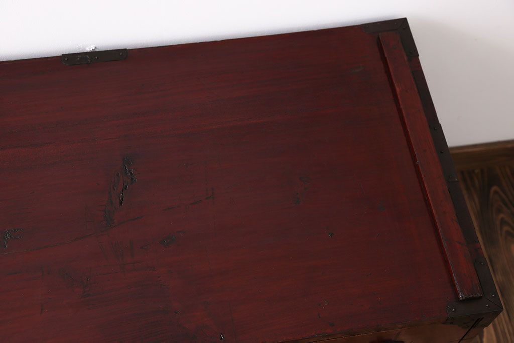 アンティーク家具　古民具・骨董　前面欅材!打ち出し金具の庄内箪笥(時代箪笥)