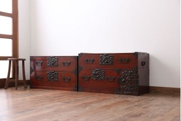 アンティーク家具　古民具・骨董　前面欅材!打ち出し金具の庄内箪笥(時代箪笥)