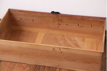 アンティーク家具　古民具・骨董　前面欅材!打ち出し金具の庄内箪笥(時代箪笥)