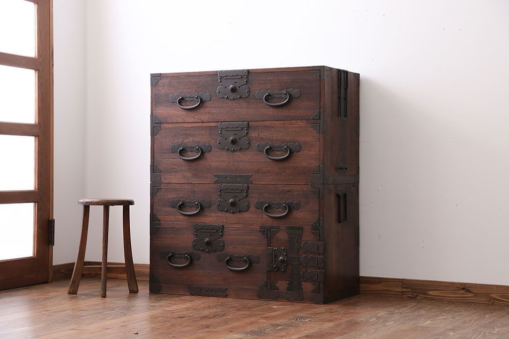 アンティーク家具　古民具・骨董　前面桐材の衣装箪笥(桐箪笥、桐たんす)