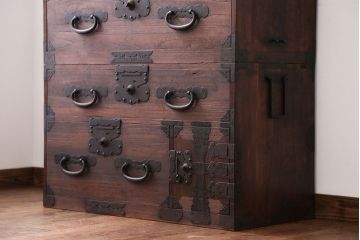 アンティーク家具　古民具・骨董　前面桐材の衣装箪笥(桐箪笥、桐たんす)