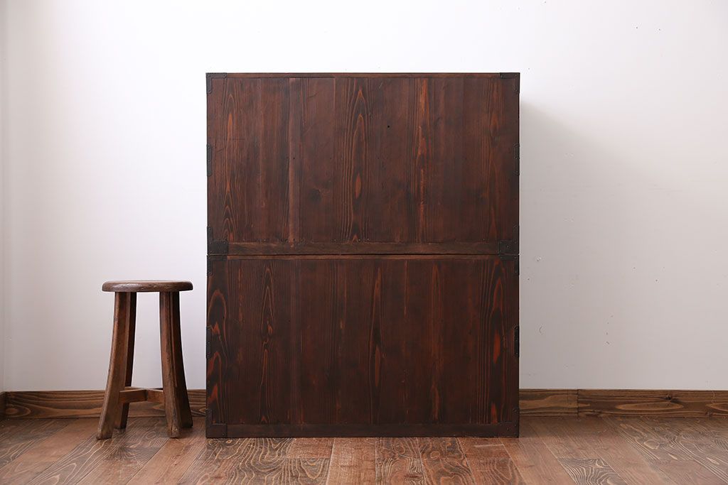 アンティーク家具　古民具・骨董　前面桐材の衣装箪笥(桐箪笥、桐たんす)