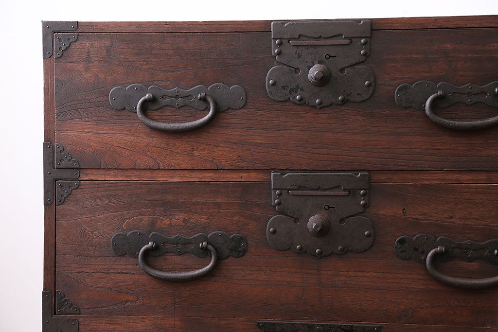 アンティーク家具　古民具・骨董　前面桐材の衣装箪笥(桐箪笥、桐たんす)