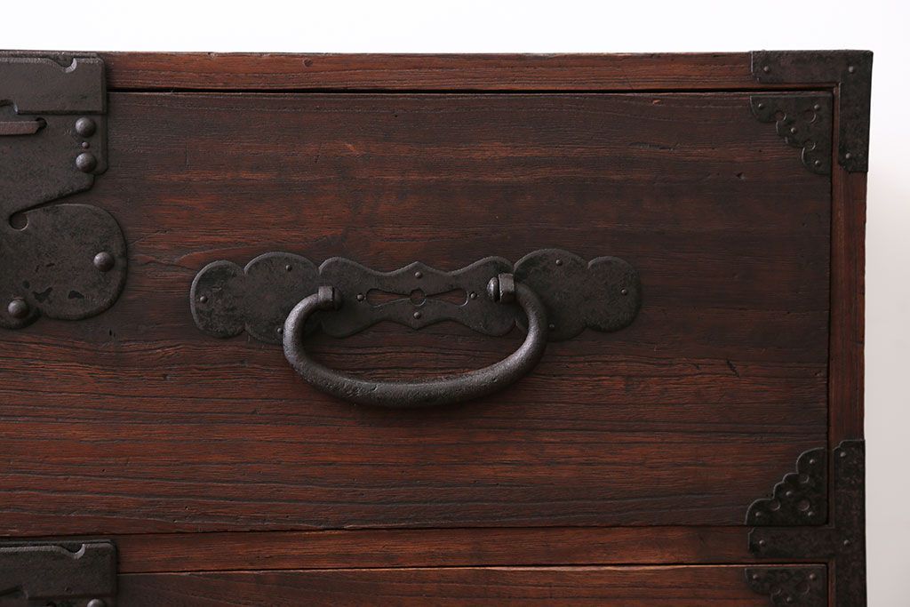 アンティーク家具　古民具・骨董　前面桐材の衣装箪笥(桐箪笥、桐たんす)