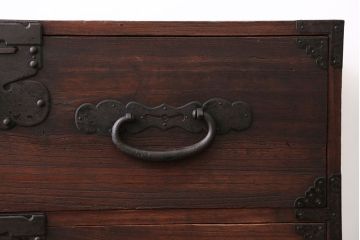 アンティーク家具　古民具・骨董　前面桐材の衣装箪笥(桐箪笥、桐たんす)