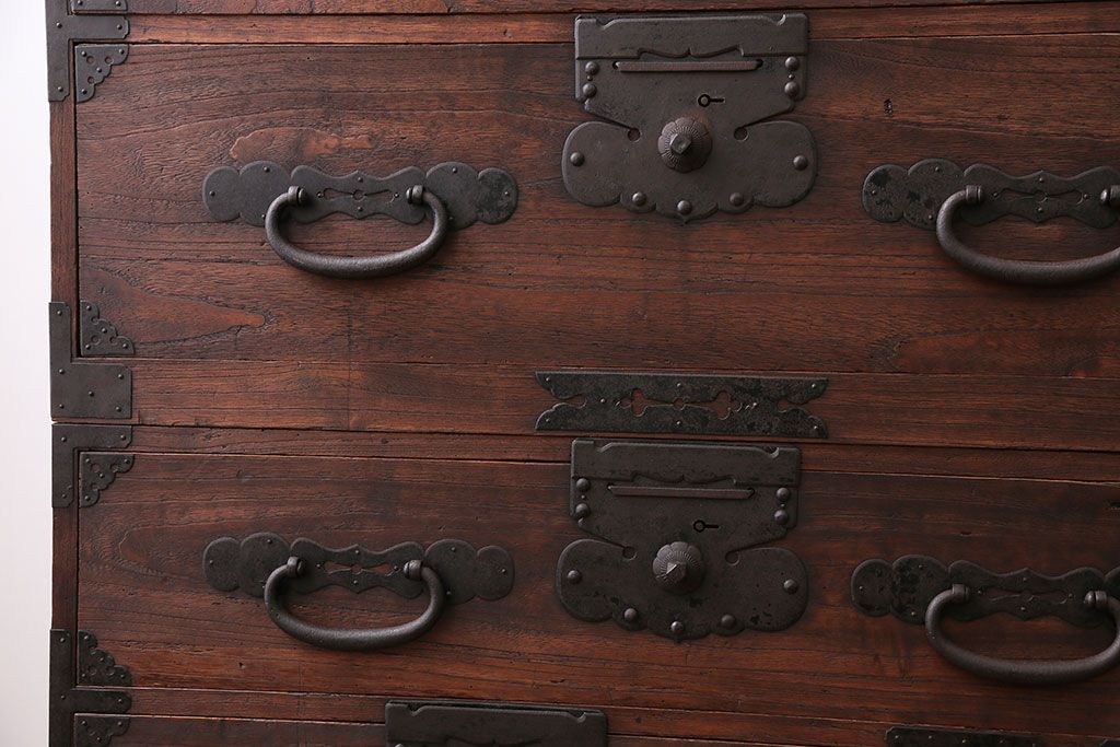 アンティーク家具　古民具・骨董　前面桐材の衣装箪笥(桐箪笥、桐たんす)