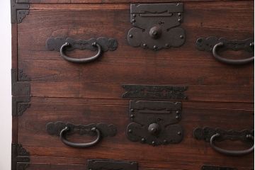 アンティーク家具　古民具・骨董　前面桐材の衣装箪笥(桐箪笥、桐たんす)