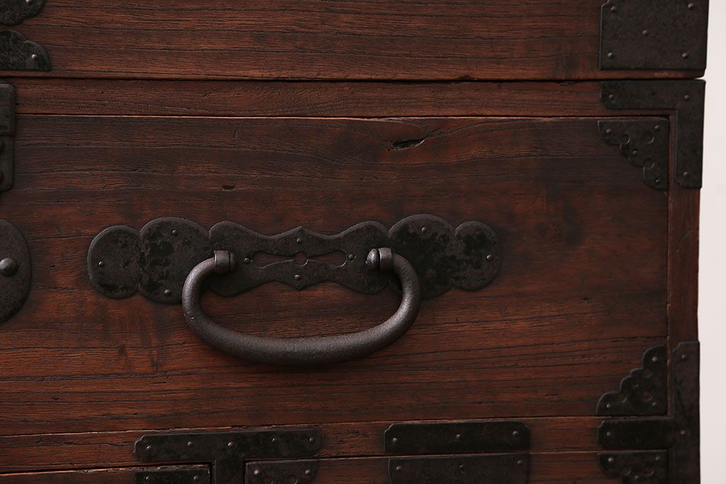 アンティーク家具　古民具・骨董　前面桐材の衣装箪笥(桐箪笥、桐たんす)