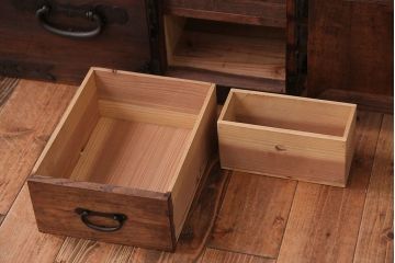 アンティーク家具　古民具・骨董　前面桐材の衣装箪笥(桐箪笥、桐たんす)