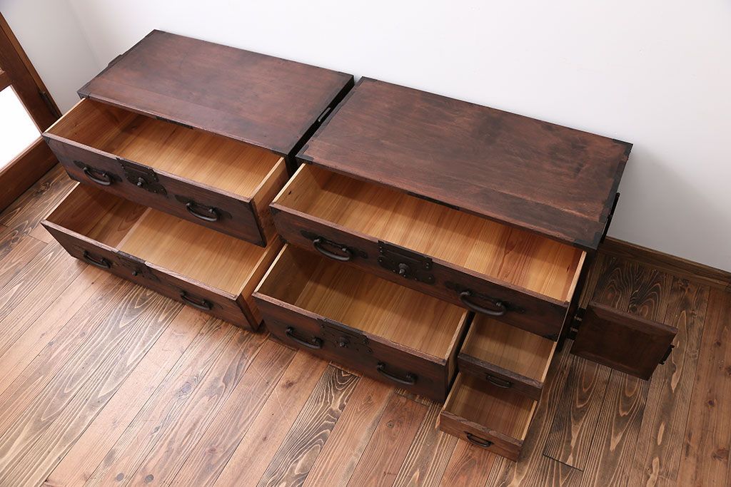 アンティーク家具　古民具・骨董　前面桐材の衣装箪笥(桐箪笥、桐たんす)