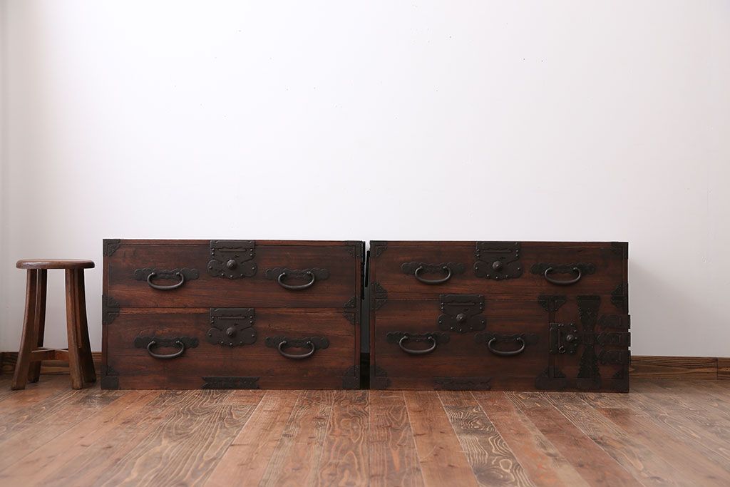 アンティーク家具　古民具・骨董　前面桐材の衣装箪笥(桐箪笥、桐たんす)