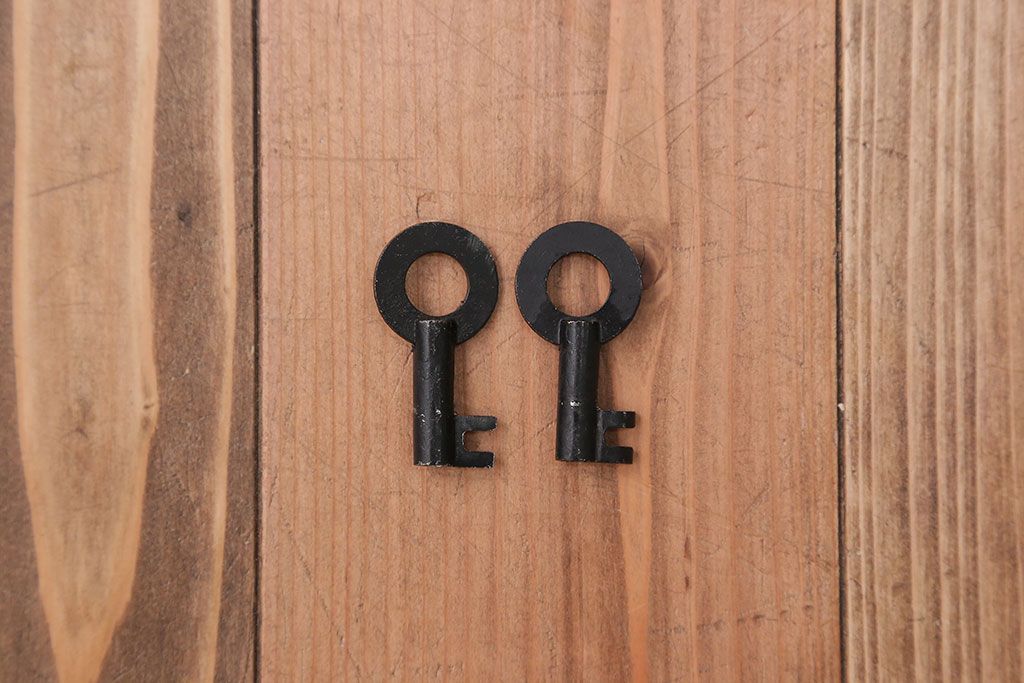 アンティーク家具　古民具・骨董　前面桐材の衣装箪笥(桐箪笥、桐たんす)