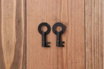 アンティーク家具　古民具・骨董　前面桐材の衣装箪笥(桐箪笥、桐たんす)