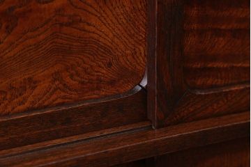 アンティーク家具　引き出し二杯付き!タモ材の収納戸棚