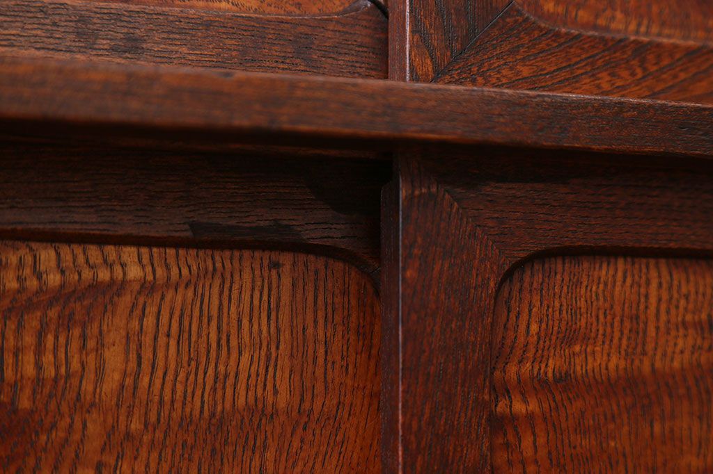 アンティーク家具　引き出し二杯付き!タモ材の収納戸棚