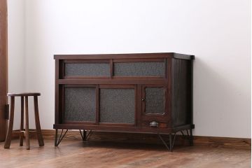 アンティーク家具　欅材!鉄脚付きダイヤガラス戸棚