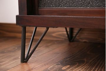 アンティーク家具　欅材!鉄脚付きダイヤガラス戸棚