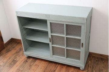 アンティーク家具　アンティークペイント　ダイヤガラス入り脚付き収納棚