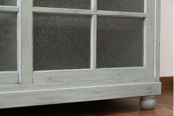 アンティーク家具　アンティークペイント　ダイヤガラス入り脚付き収納棚