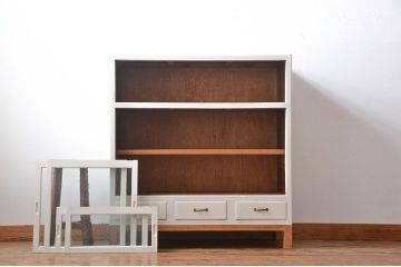 アンティーク家具　気泡ガラス入りペイント収納棚