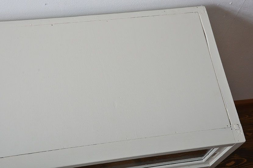 アンティーク家具　気泡ガラス入りペイント収納棚
