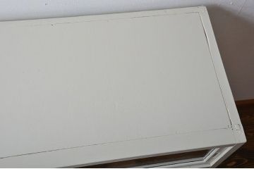 アンティーク家具　気泡ガラス入りペイント収納棚
