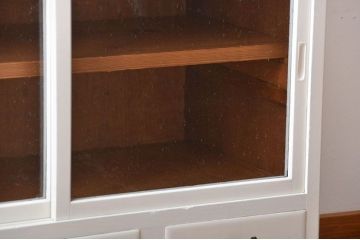 アンティーク家具　気泡ガラス入りペイント収納棚