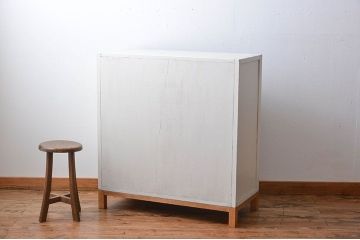 アンティーク家具　気泡ガラス入りペイント収納棚