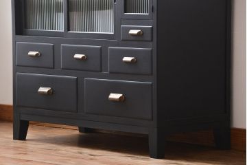 レトロ家具　昭和レトロ　モールガラス入り!脚付きペイント収納棚