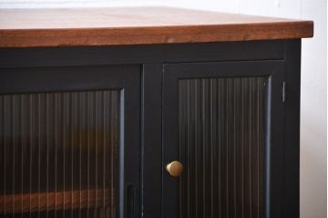 レトロ家具　昭和レトロ　モールガラス入り!脚付きペイント収納棚