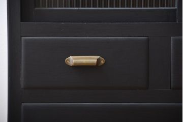 レトロ家具　昭和レトロ　モールガラス入り!脚付きペイント収納棚