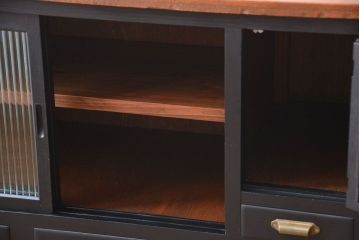 レトロ家具　昭和レトロ　モールガラス入り!脚付きペイント収納棚