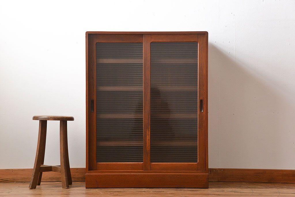 レトロ家具　昭和レトロ　モールガラス入りガラス戸収納棚