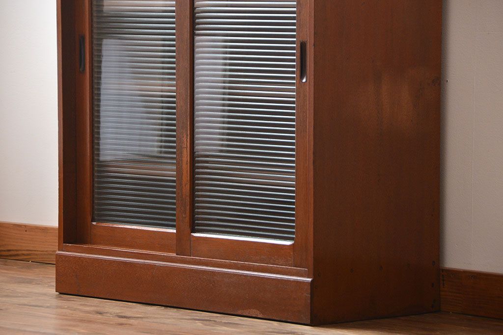 レトロ家具　昭和レトロ　モールガラス入りガラス戸収納棚