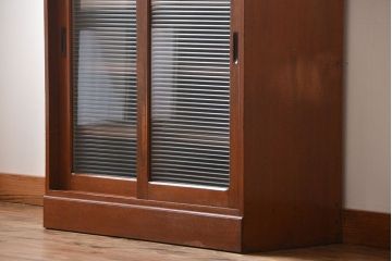 レトロ家具　昭和レトロ　モールガラス入りガラス戸収納棚