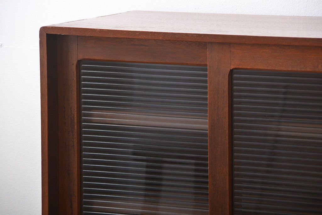 レトロ家具　昭和レトロ　モールガラス入りガラス戸収納棚